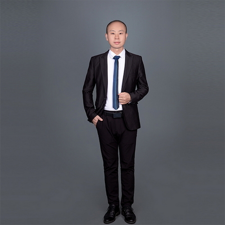 咸宁律师刘江工作照